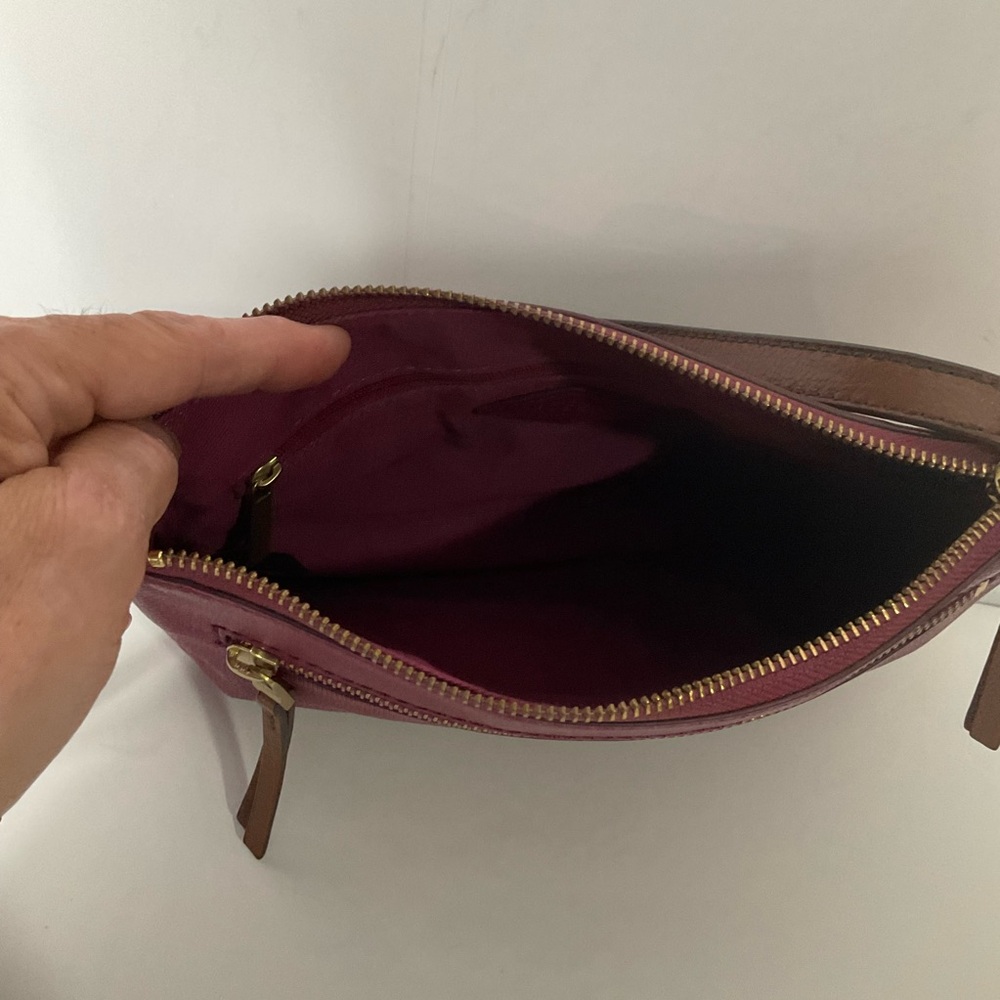 Fossil Fuchsia Leather Multi Pocket Crossbody Bag - Picture 8 of 16